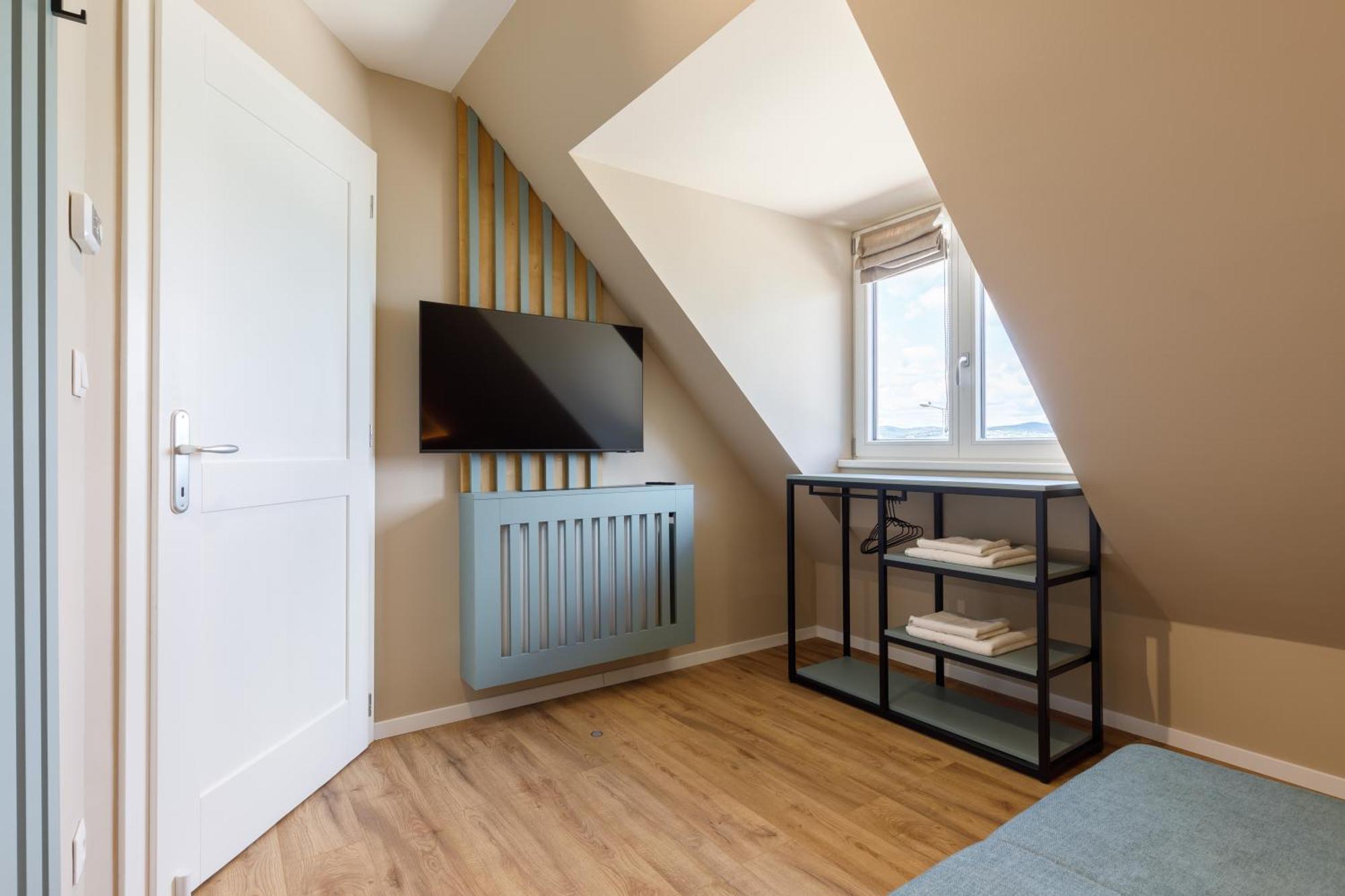 Lepke Apartmanhaz Es Etterem ティハニ エクステリア 写真
